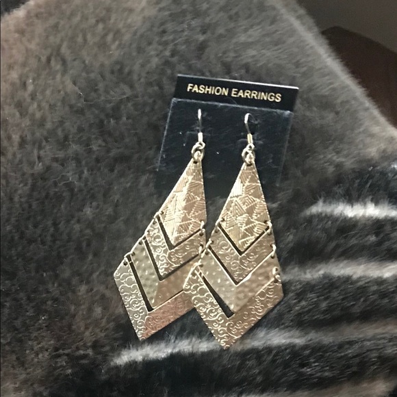 NEW: Earrings Gold Tone 4” Bright & Shiny - Picture 5 of 6